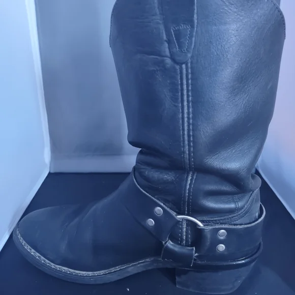 Black Leather Boots - Picture 5 of 9